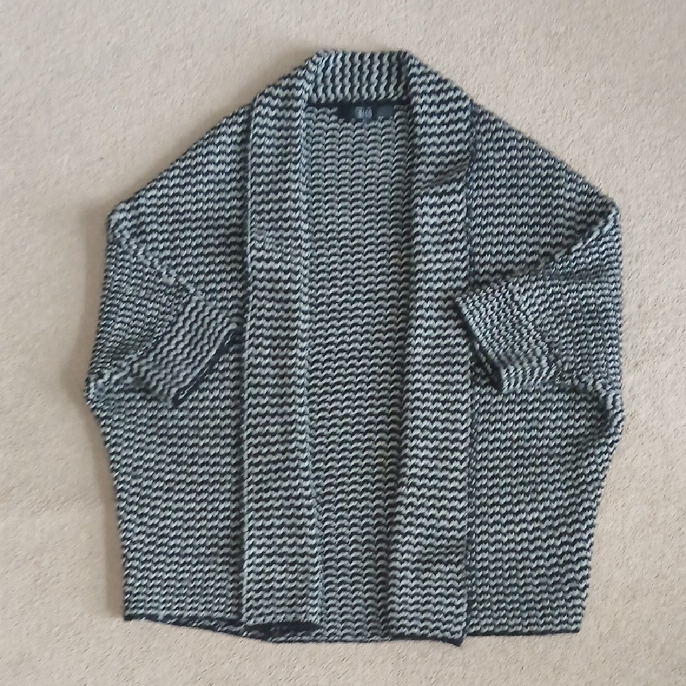 💓3/$15 Black and White Women's Cardigan - Picture 4 of 13
